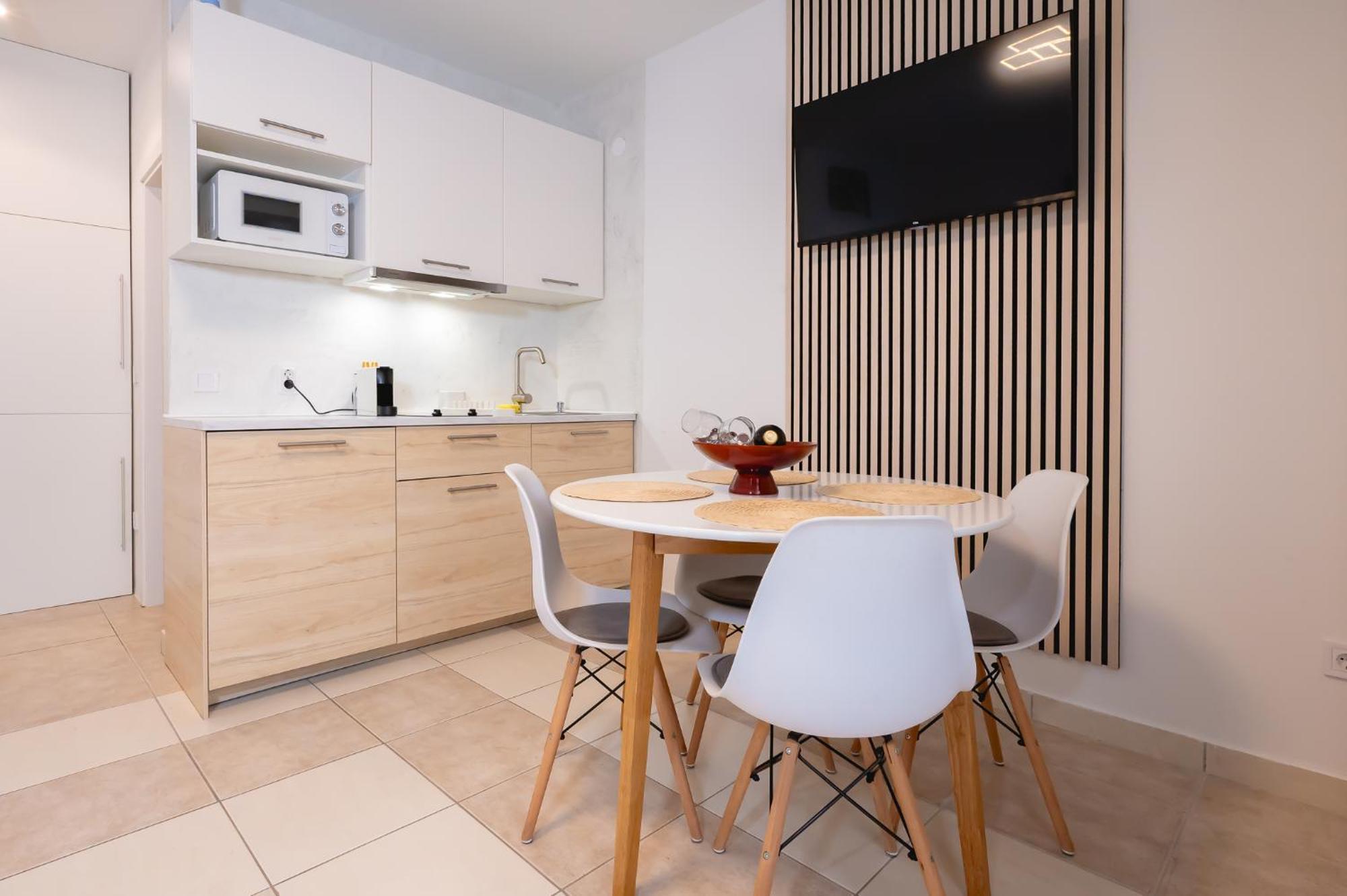Locus Apartments 佩特坎内 外观 照片